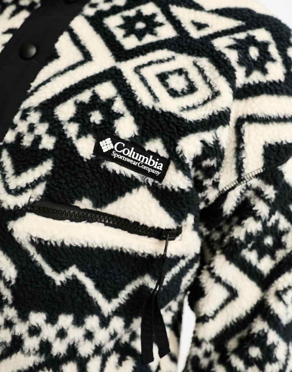 Helvetia half snap fleece in black geo print