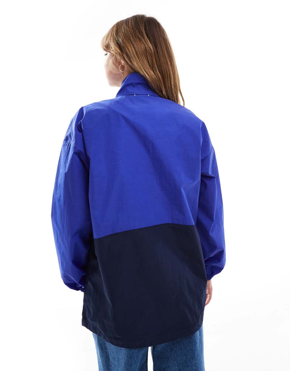 Boundless Adventure anorak in clematis blue and collegiate navy