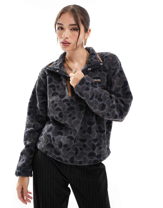 Helvetia II printed cropped half snap fleece in black retroscape