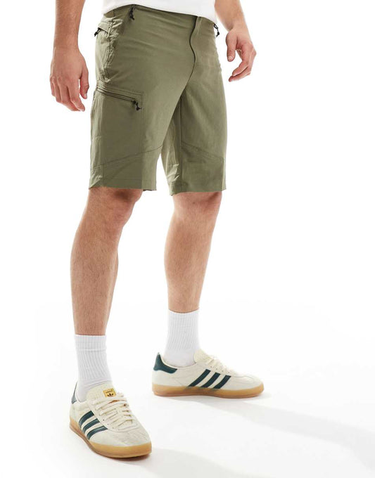 Triple Canyon shorts in green