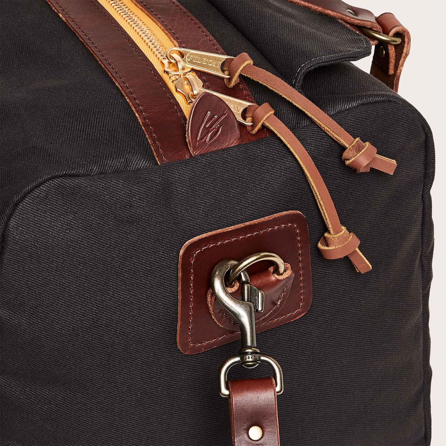 TRAVELLER MEDIUM DUFFLE BAG