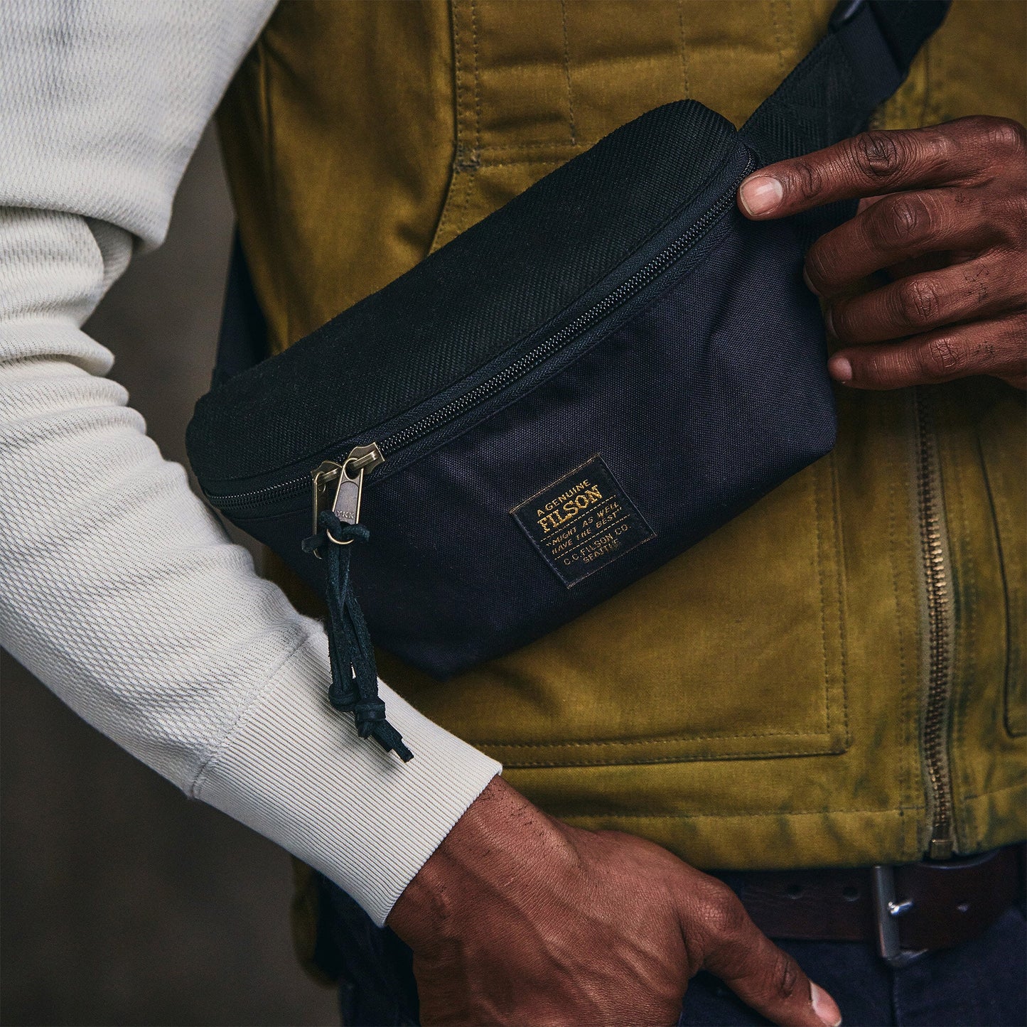 SURVEYOR CROSSBODY PACK